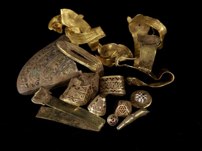 staffordshire-hoard-huge-metal-detecting-finds